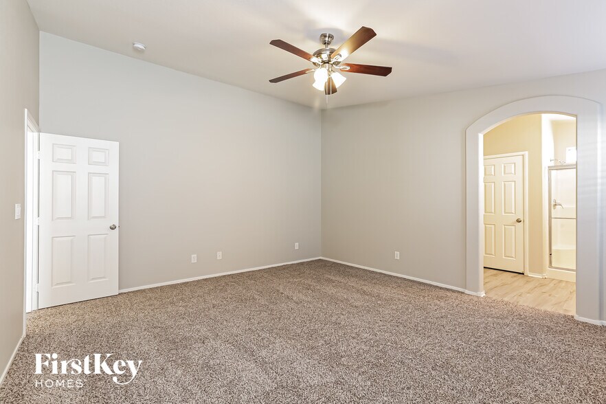 Building Photo - 5217 N Painted Pebble St