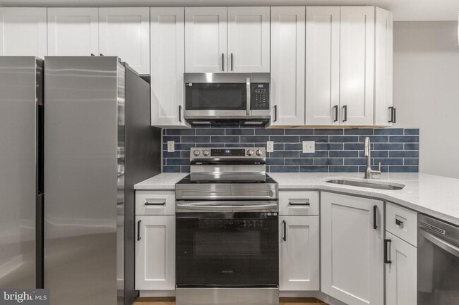 Primary Photo - 2344 W Seybert St