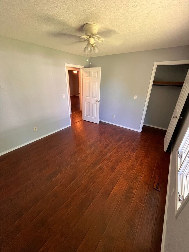 Building Photo - 3-Bed, 2-bath Luxury Southern Hills Designer Home!