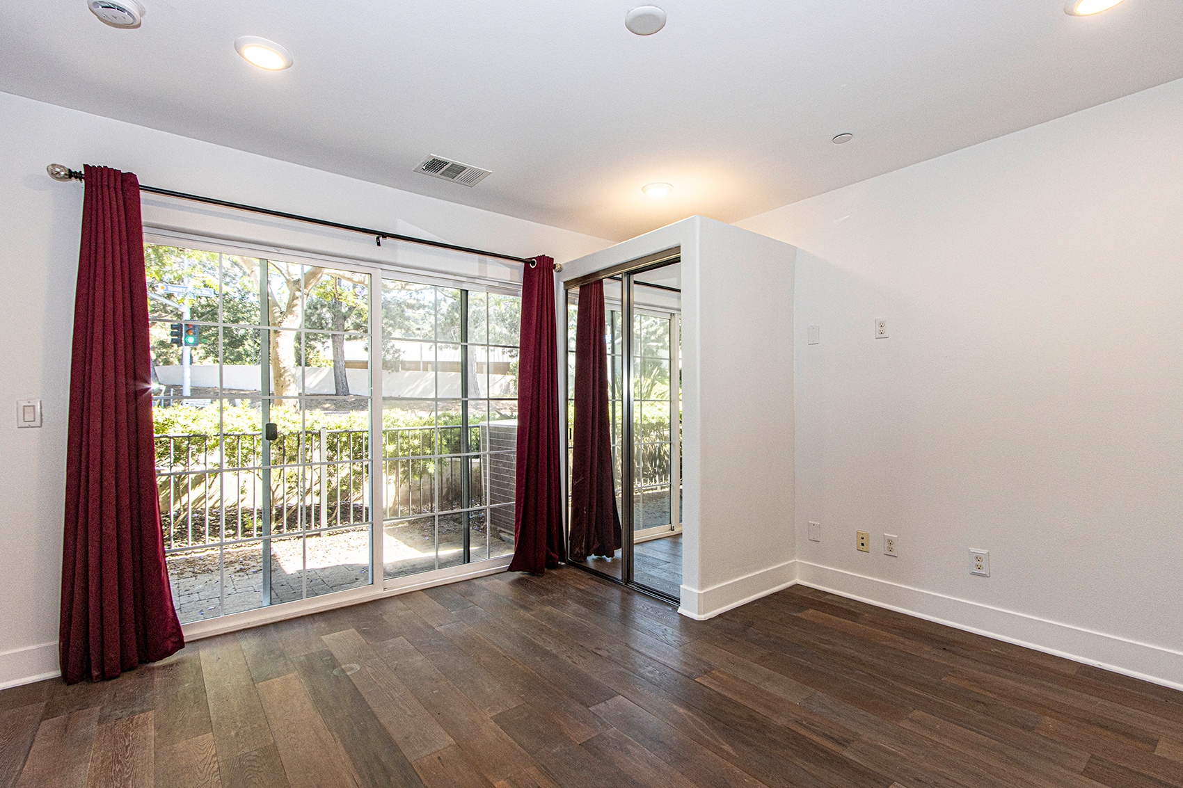 Bedroom 1st Floor - 2400 Torrey Pines Rd