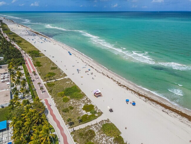 Building Photo - 4925 Collins Ave