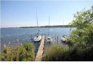 Building Photo - Waterfront townhome