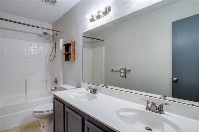 Building Photo - 600 Claiborn Ln