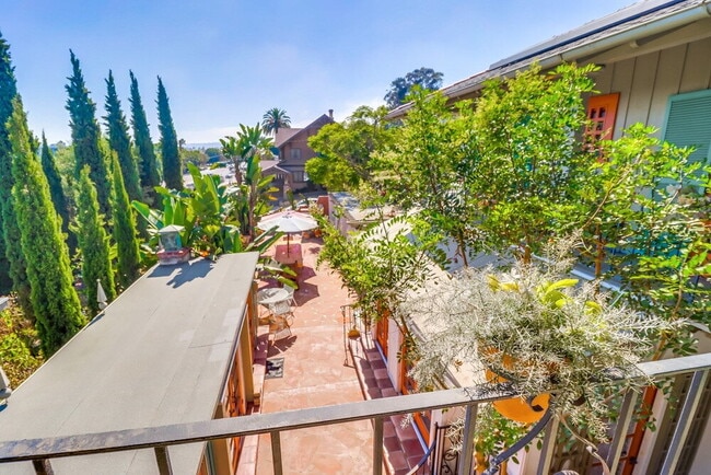 Building Photo - ROOM FOR RENT in beautiful Point Loma cust...