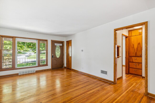 Building Photo - 3707 E Funston St