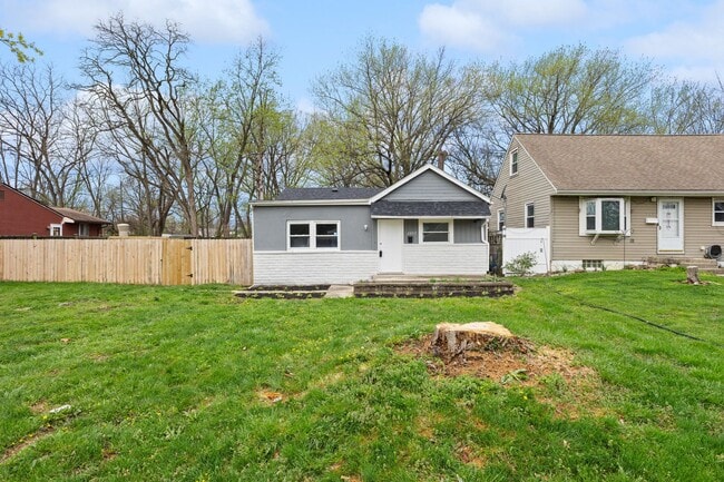 Building Photo - Newly Renovated 3-Bed Gem with Massive Yard – Modern Columbus Living!
