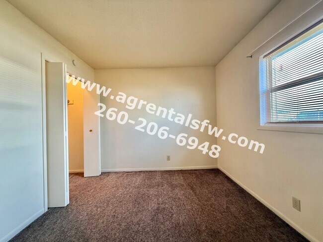 Building Photo - 1042 Lewis Pl