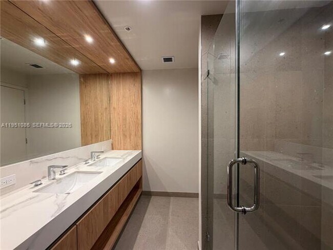 Building Photo - 11 NE 6th St