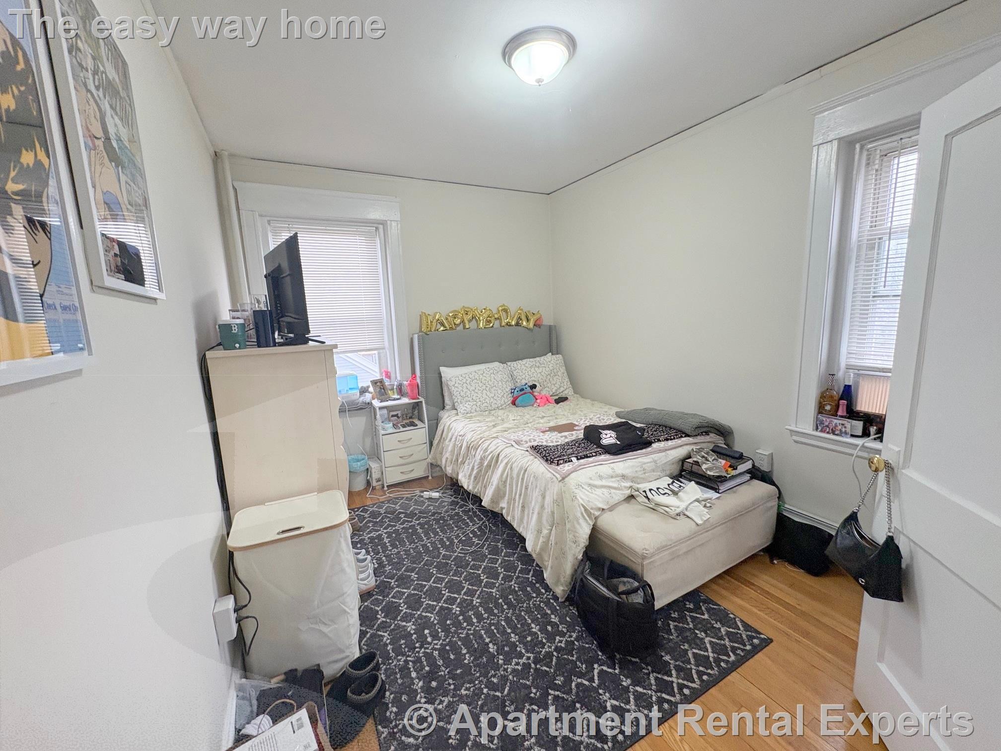 Building Photo - 489 E Broadway