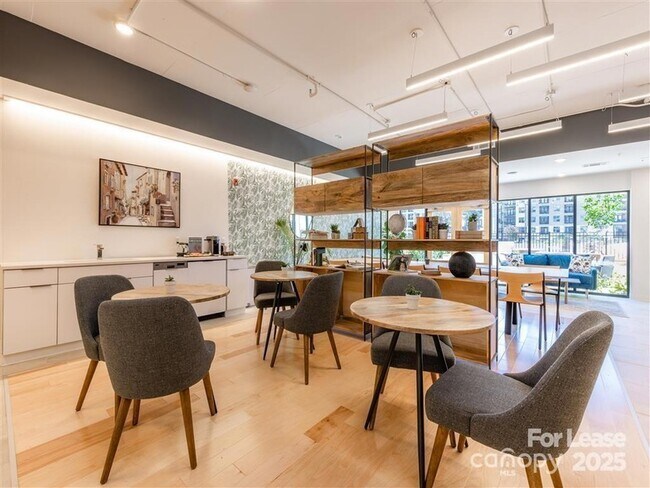 Building Photo - 1824 N Brevard St