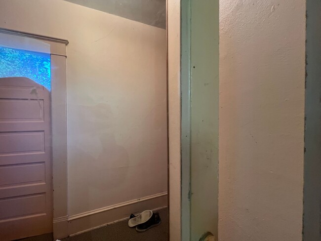 Building Photo - Studio apartment near WWU!