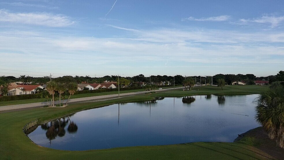 Building Photo - 5885 Northpointe Ln