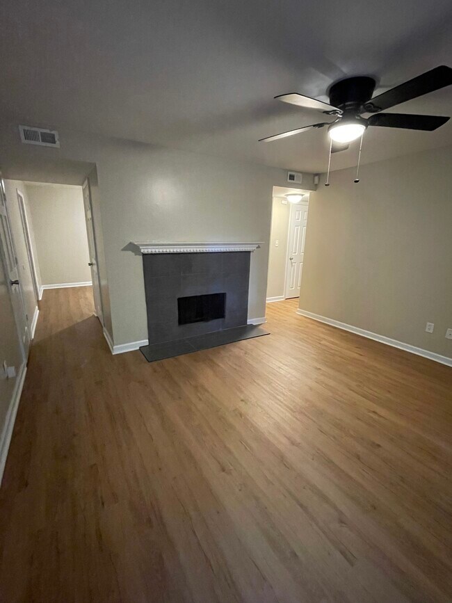 Building Photo - 1166 Booth Rd SW