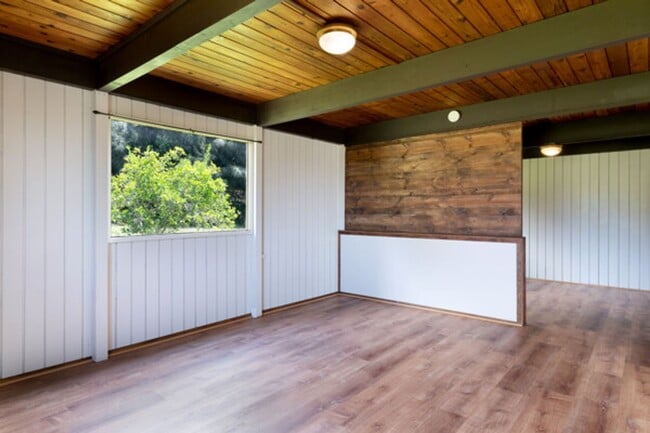 Building Photo - 3 Bedroom / 2 Bath Pet Friendly Home In Waimea!