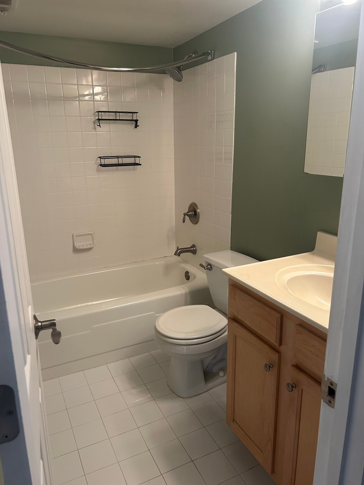 Full Bathroom - 4500 S Four Mile Run Dr