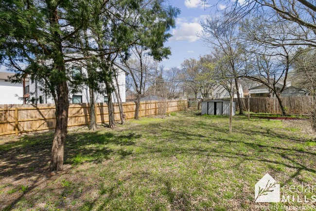 Building Photo - GORGEOUS Sleepy Hollow Home!!!!!