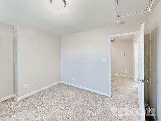 Building Photo - 239 Grovemere Ln