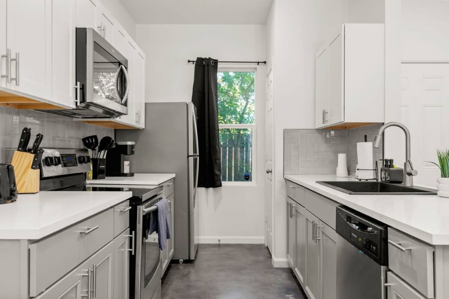 Building Photo - 1835 Dawson St