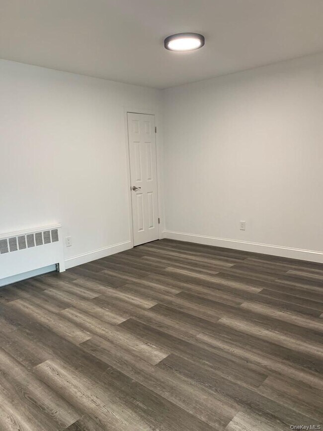 Building Photo - 4410 Baychester Ave