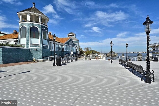 Building Photo - 420 Cook St