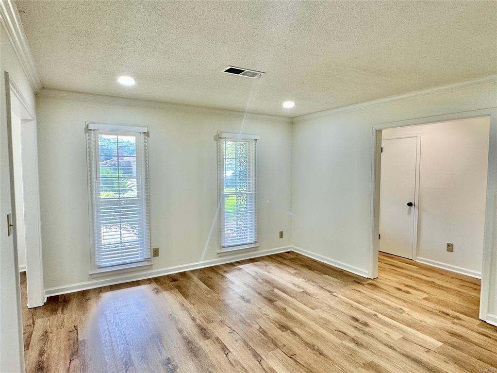 Building Photo - 713 Dubuque Dr