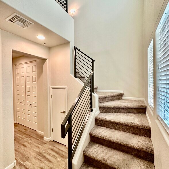 Building Photo - 2090 S Dorsey Ln