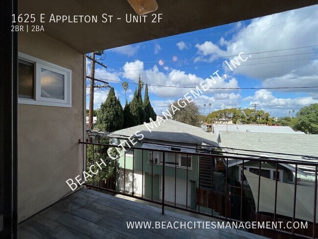Building Photo - 1625 E Appleton St