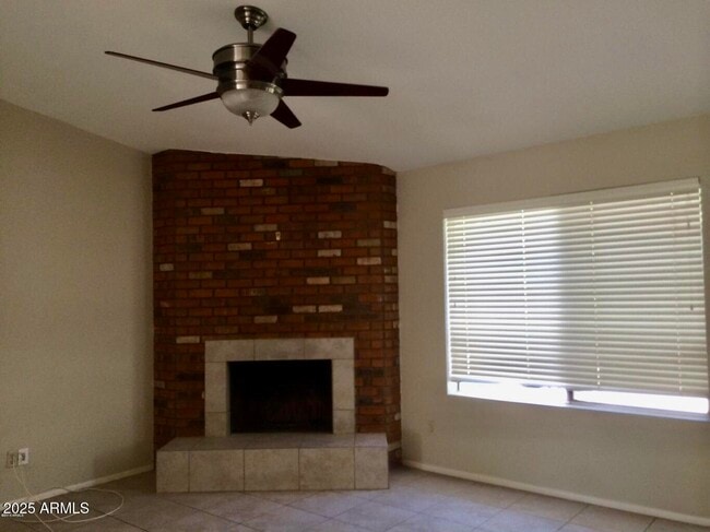 Building Photo - 8878 E Sheena Dr