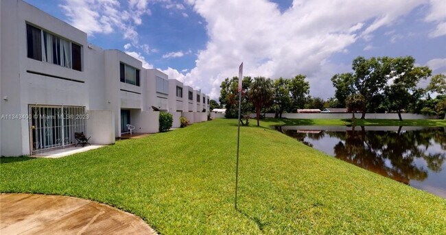 Building Photo - 5130 Elmhurst Rd
