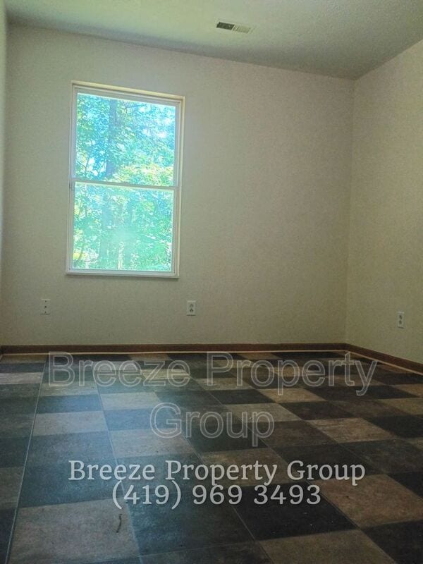 Building Photo - 546 Breaden St