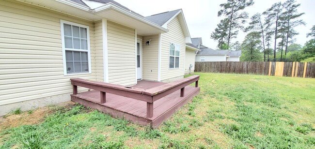 Building Photo - Country Neighborhood