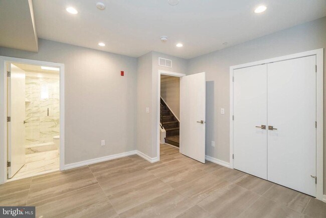 Building Photo - 1436 Clymer St