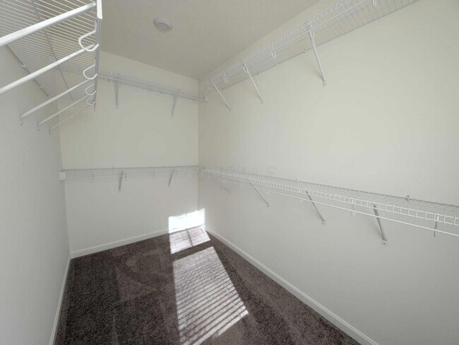 Building Photo - 8210 Daylily Dr