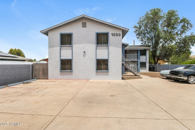 Primary Photo - 1050 W University Dr