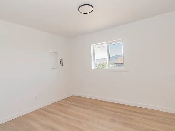 Building Photo - "Charming 5-Bed Sanctuary with Cozy Fireplace on South Rogers Street!"