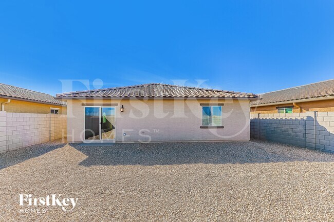 Building Photo - 1032 W 20th St