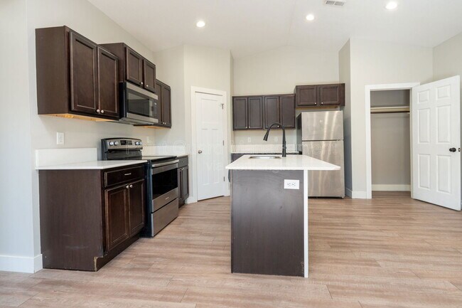 Building Photo - 3412 E Aster St