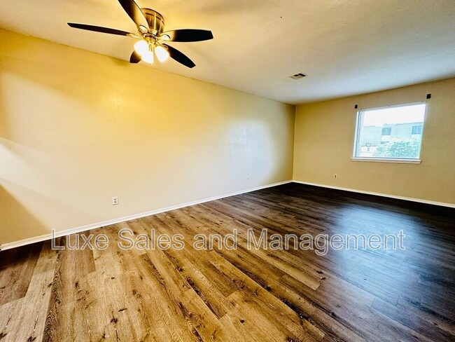 Building Photo - 522 Peppertree Ln