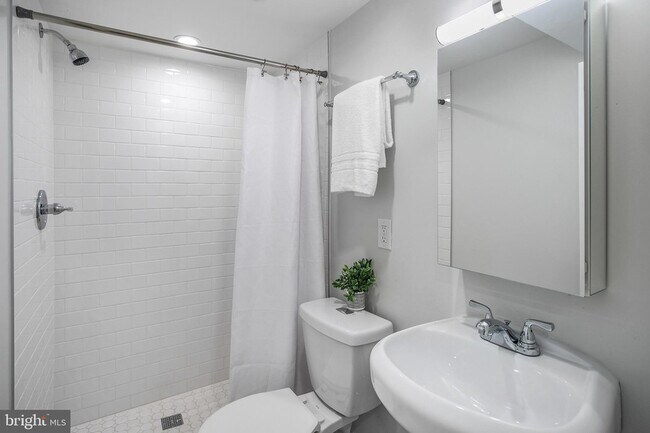 Building Photo - 4023 New Hampshire Ave NW