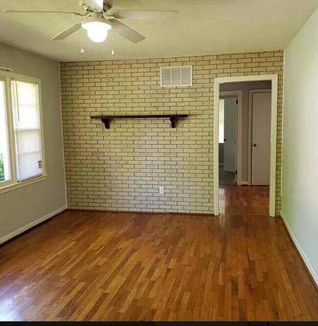 Building Photo - 215 Dixon Cir