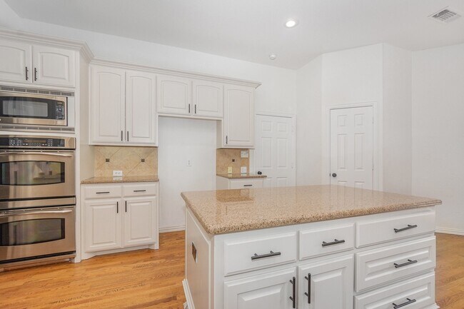 Building Photo - 2295 Sandy Creek Dr