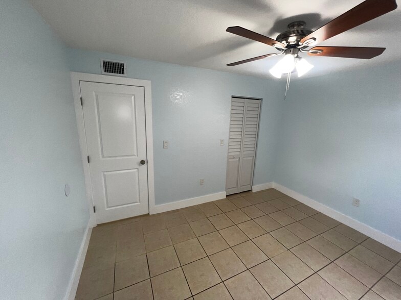 Building Photo - 9300 W Flagler St