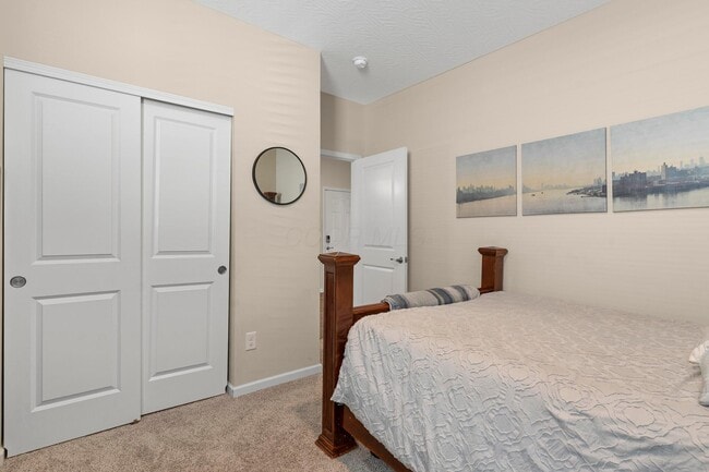 Building Photo - 220 Woodland Sky Dr