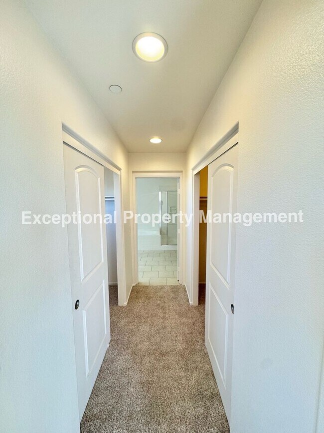 Building Photo - Read to move in 4 bedroom 3 bath home with a den