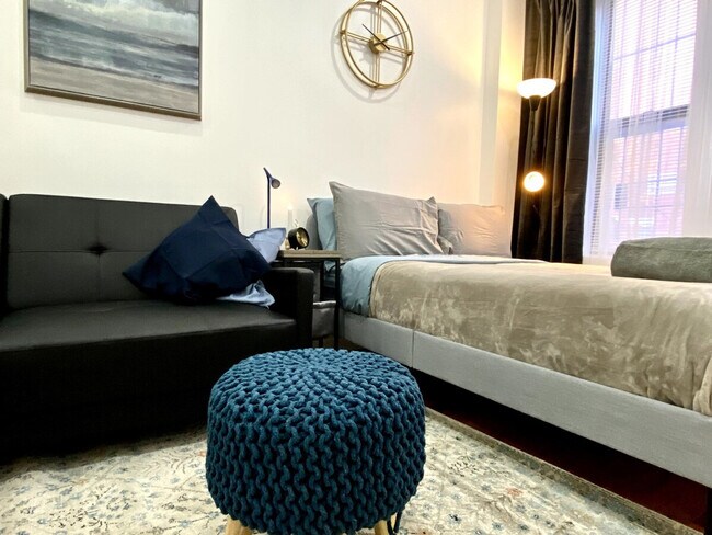 Building Photo - 310 E 103rd St