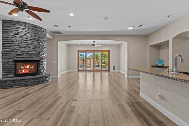 Building Photo - 9733 W Hedge Hog Pl