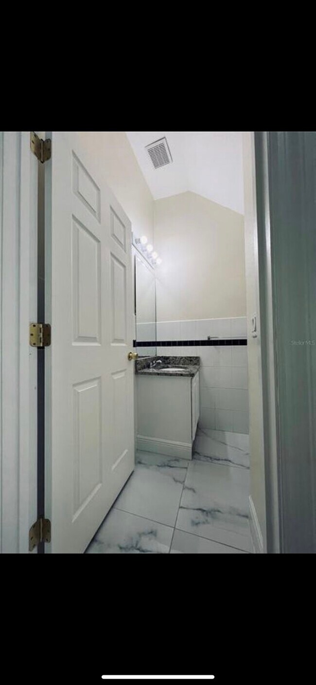 Building Photo - 1005 Universal Rest Pl