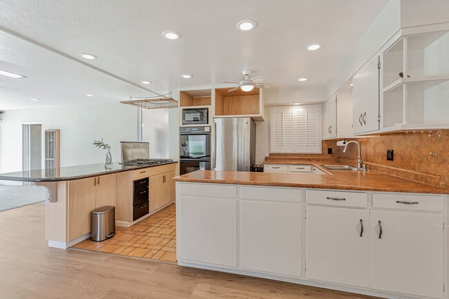 Building Photo - 2501 Linda Vista Avenue