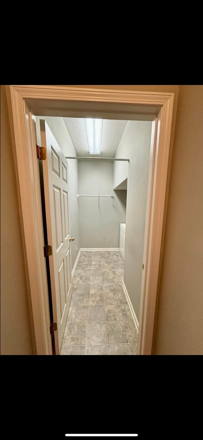 Building Photo - 8240 Blue Lagoon Dr