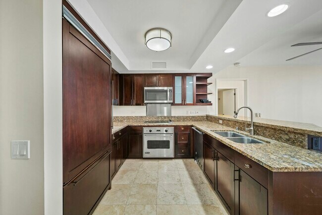 Building Photo - 1551 Ala Wai Blvd